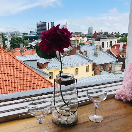 Cozy Oldtown Studio With Magnific City View Tallin Exterior foto