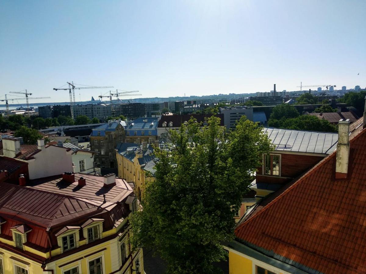 Cozy Oldtown Studio With Magnific City View Tallin Exterior foto