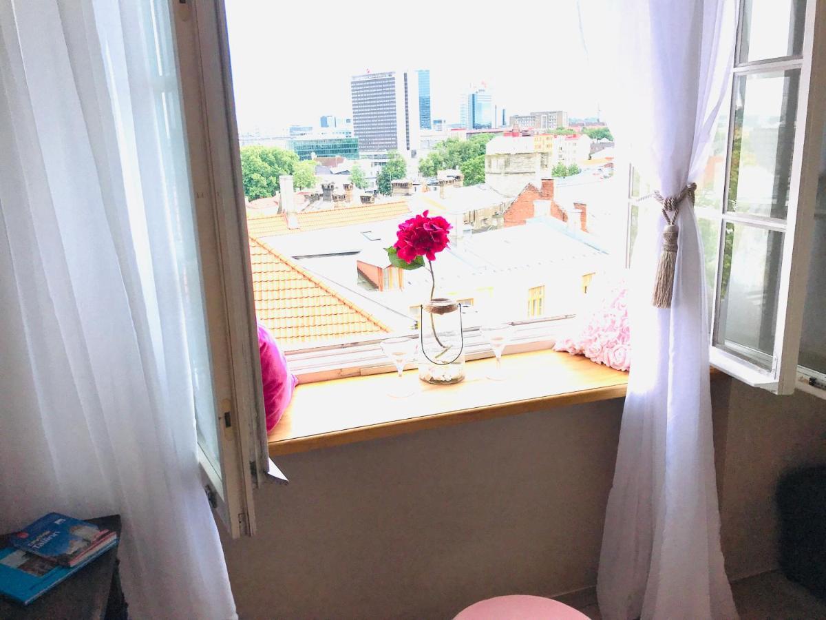 Cozy Oldtown Studio With Magnific City View Tallin Exterior foto